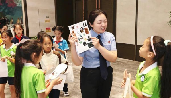 博远策略 法治有大爱　一起向未来