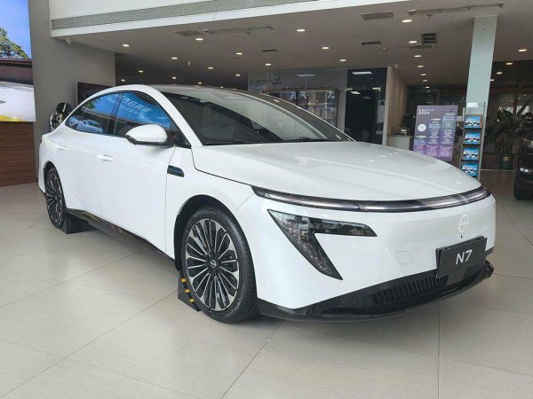 高亿管理 东风日产N6实车曝光！内外延续N7设计思路，又是新爆款？